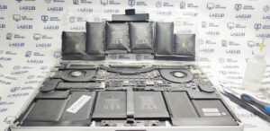 Reparación MacBook Pro Batería Hinchada