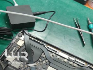 Recuperación de Datos en MacBook Pro 13 de 2015, Recuperação de dados em MacBook Pro 13 de 2015