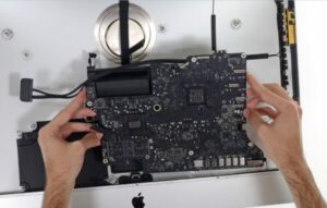 Reparação de iMac 27" com problemas na placa gráfica, Reparación de iMac 27" con fallo de video en tarjeta gráfica