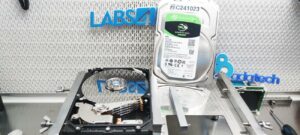 Recuperación de Disco Duro Seagate Barracuda ST6000DM003 con Ruido Interno y Cabezales Dañados. Recuperação de Disco Rígido Seagate Barracuda ST6000DM003 com Ruído Interno e Cabeçotes Danificados