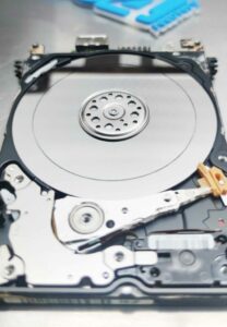 Recuperación de Datos de Disco Duro Western Digital USB WD10SMZW Manipulado y con Plato con Surco. Recuperação de Dados de Disco Rígido Western Digital USB WD10SMZW Manipulado e com Prato com Sulcos
